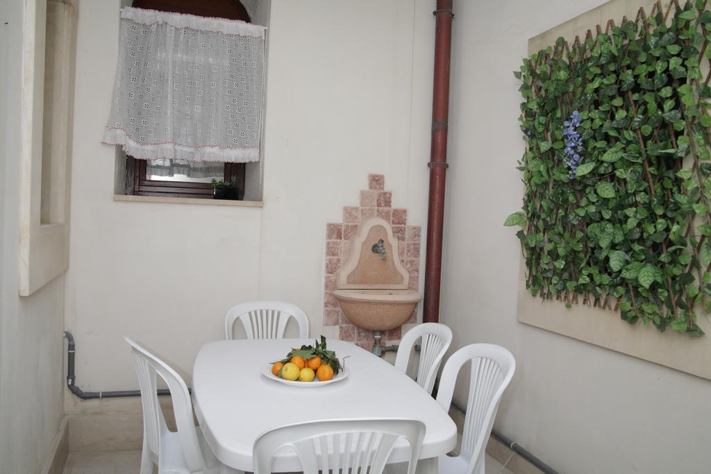 Maestranza Holiday Syracuse Exterior foto